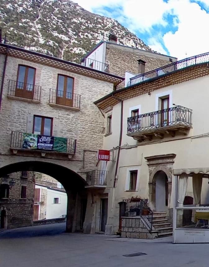 Alloggi Piazza Umberto Primo Pacentro Εξωτερικό φωτογραφία